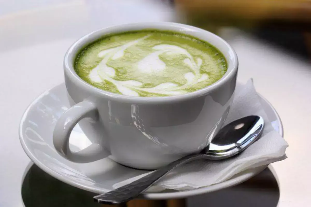 Почему зеленый чай с молоком не сжигает жир: правда от диетологов - новости на Lada.kz 06.12.2025