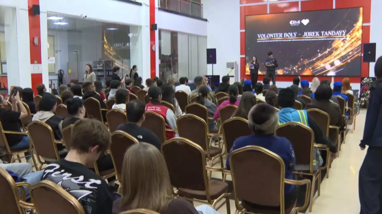 Активных добровольцев Павлодарской области наградили в день волонтёров