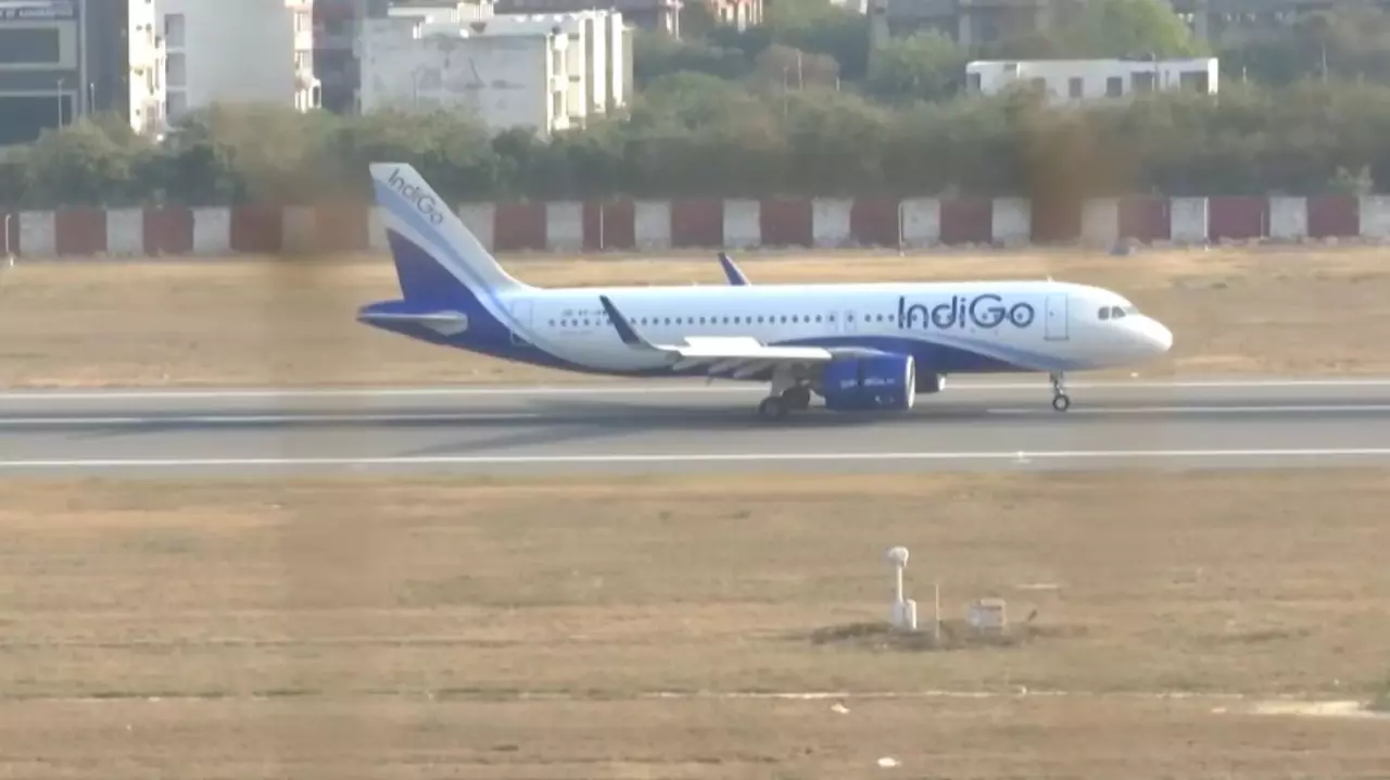 Массовая отмена рейсов в Индии