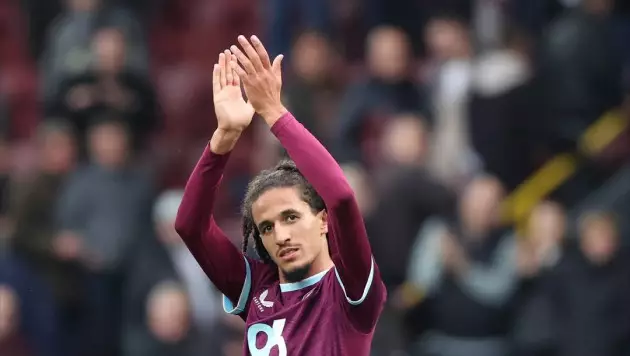 Игрока АПЛ дисквалифицировали на четыре матча за плевок в фаната