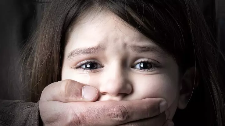 Оралда 32 жастағы ер адам 5 жасар қызды зорлады деген айыппен сотталды