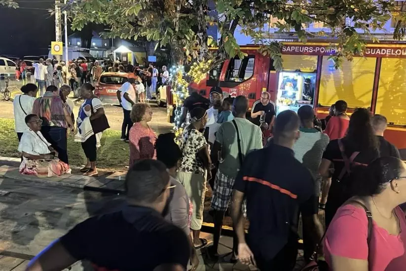 В Гваделупе автомобиль въехал в толпу на рождественской ярмарке