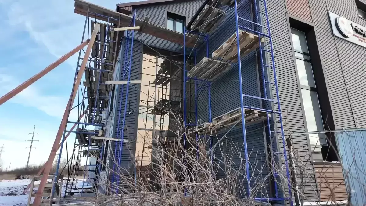 Трагический случай в Петропавловске: рабочие сорвались с высоты