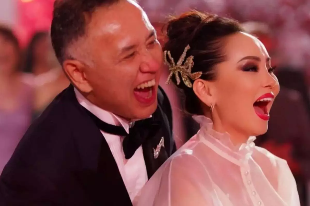 "Тауыс, тауық, әтеш және 4 жылқы асыраймыз": Продюсер Баян Алагөзова үй жануарлары туралы айтты