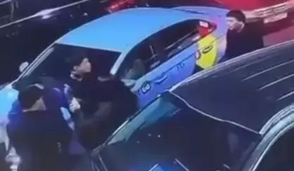 Чиновника в Туркестанской области рекомендовали уволить после драки