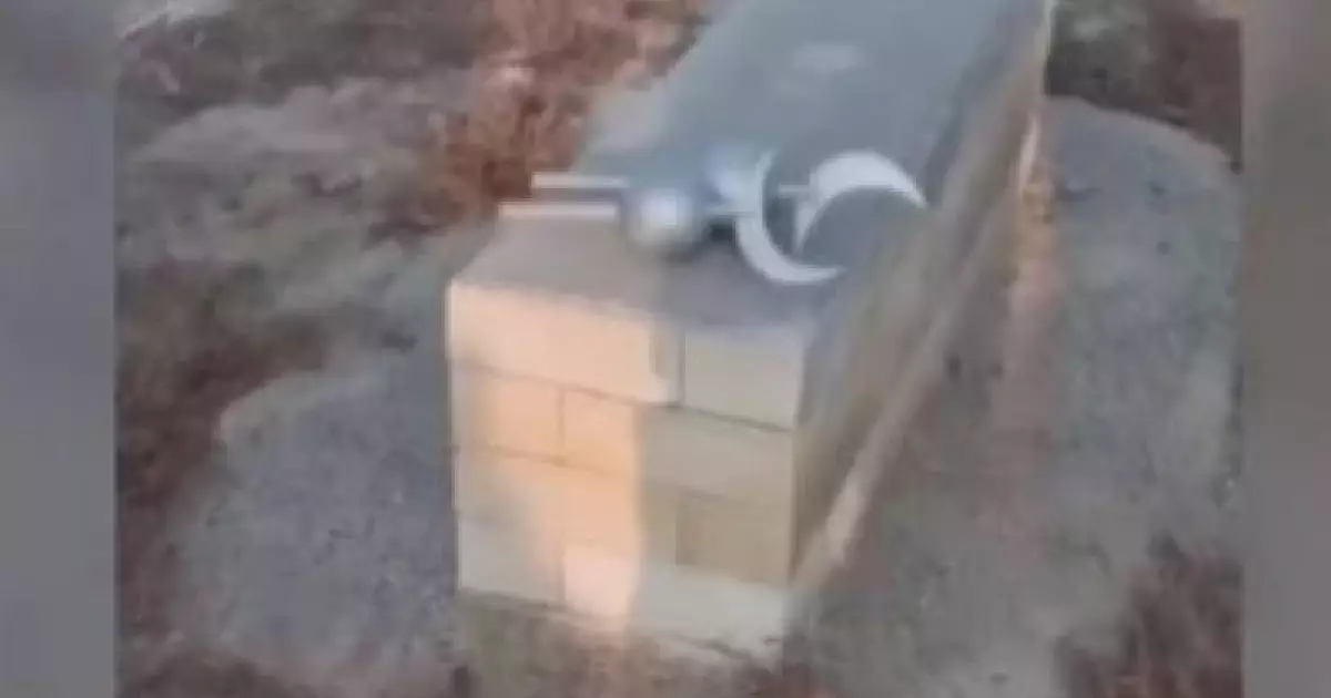  Атырауда зираттағы құлпытастарды қиратқан жасөспірімдер ұсталды 