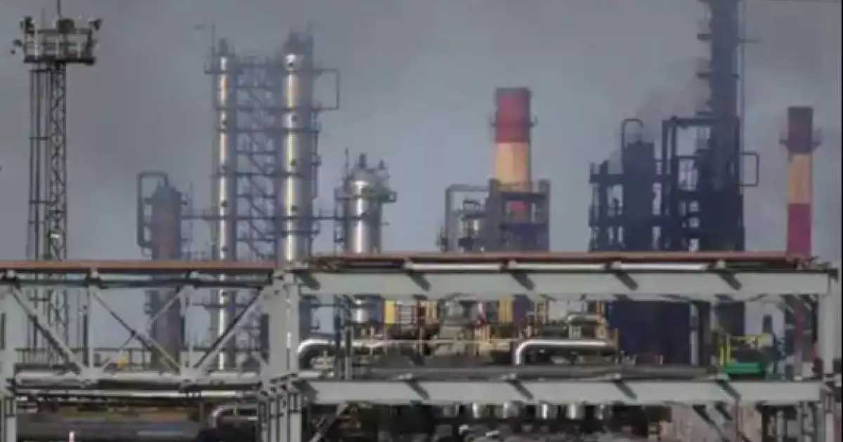  Украина дрондары «Роснефть» мұнай зауытын тағы да атқылады 