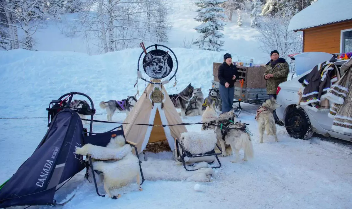 Зимний сезон открыт: в ВКО спортсмены спустились с гор с флагом Казахстана