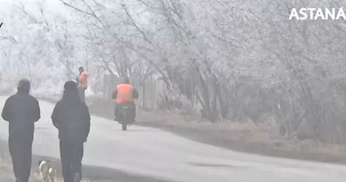  «Жол бойында түрме көп»: Қарағандыда оқушылар мектепке жету үшін ұзақ жолды жаяу жүріп өтеді 