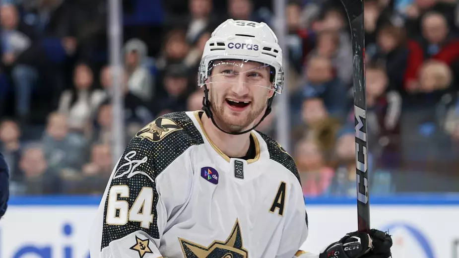 Клуб казахстанца в КХЛ остался без главного тренера 