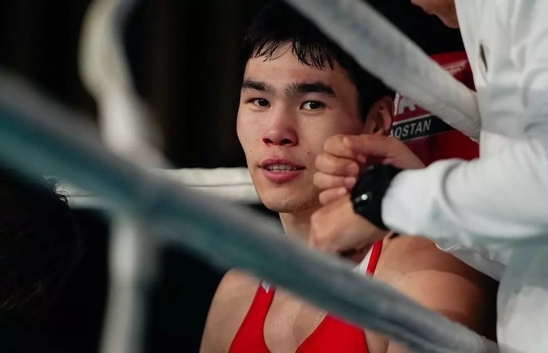 Сабыржан Аққалықов қарсыласын жойқын нокаутпен ұйықтатты (ВИДЕО)