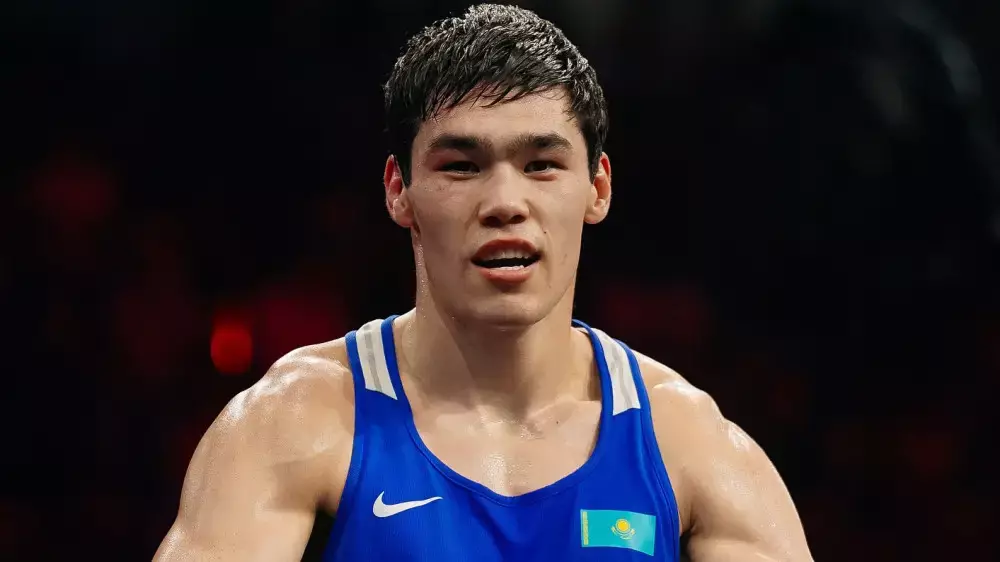 Нокаутом обернулся бой казахстанца на чемпионате мира в Дубае