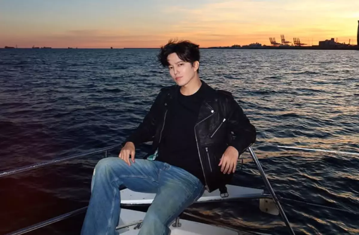 Книгу-альбом о Димаше Кудайбергене представили в Казахстане