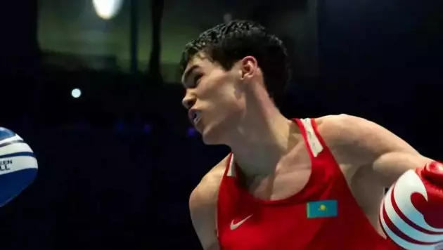 Қазақстандық боксшы ӘЧ-де қарсыласын ұрып шалқадан түсірді