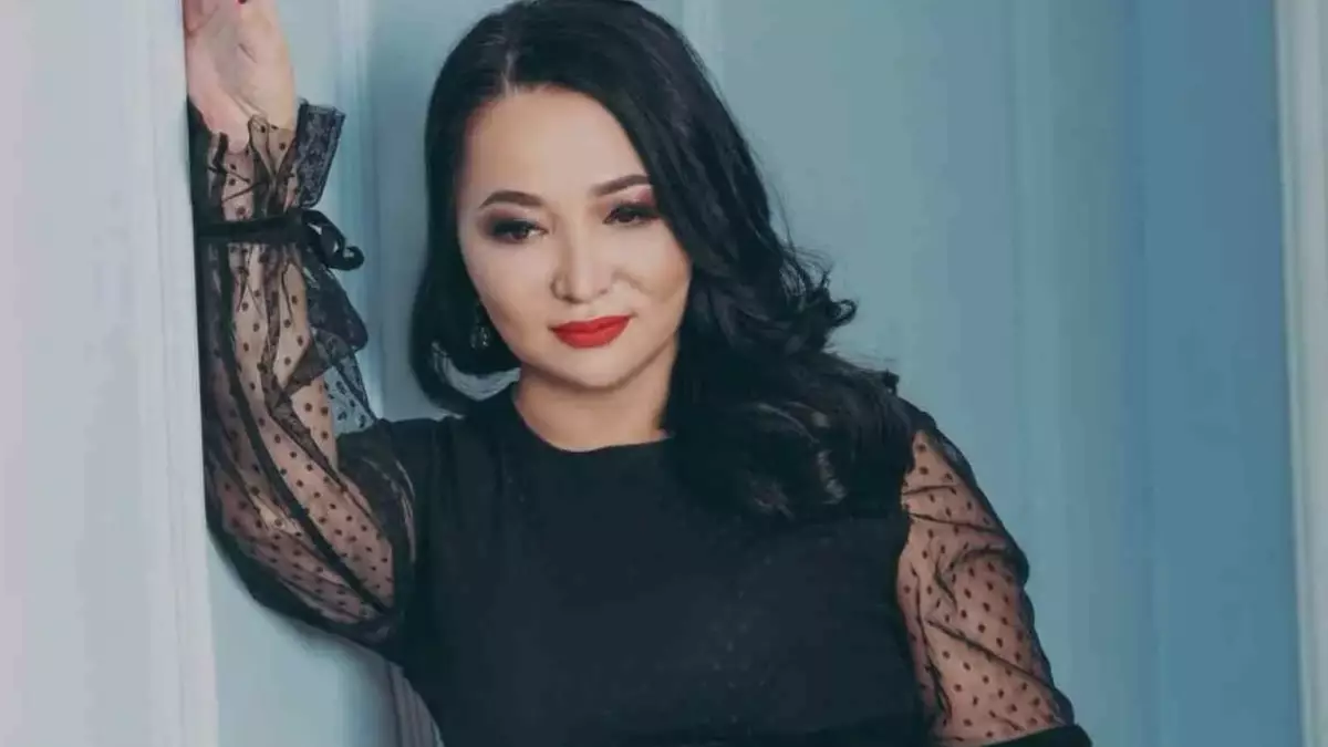 “Қиындық көрдім деп жылап-еңірейді”: Гүлзира Айдарбекова ел естімеген шындықты айтты (ВИДЕО)