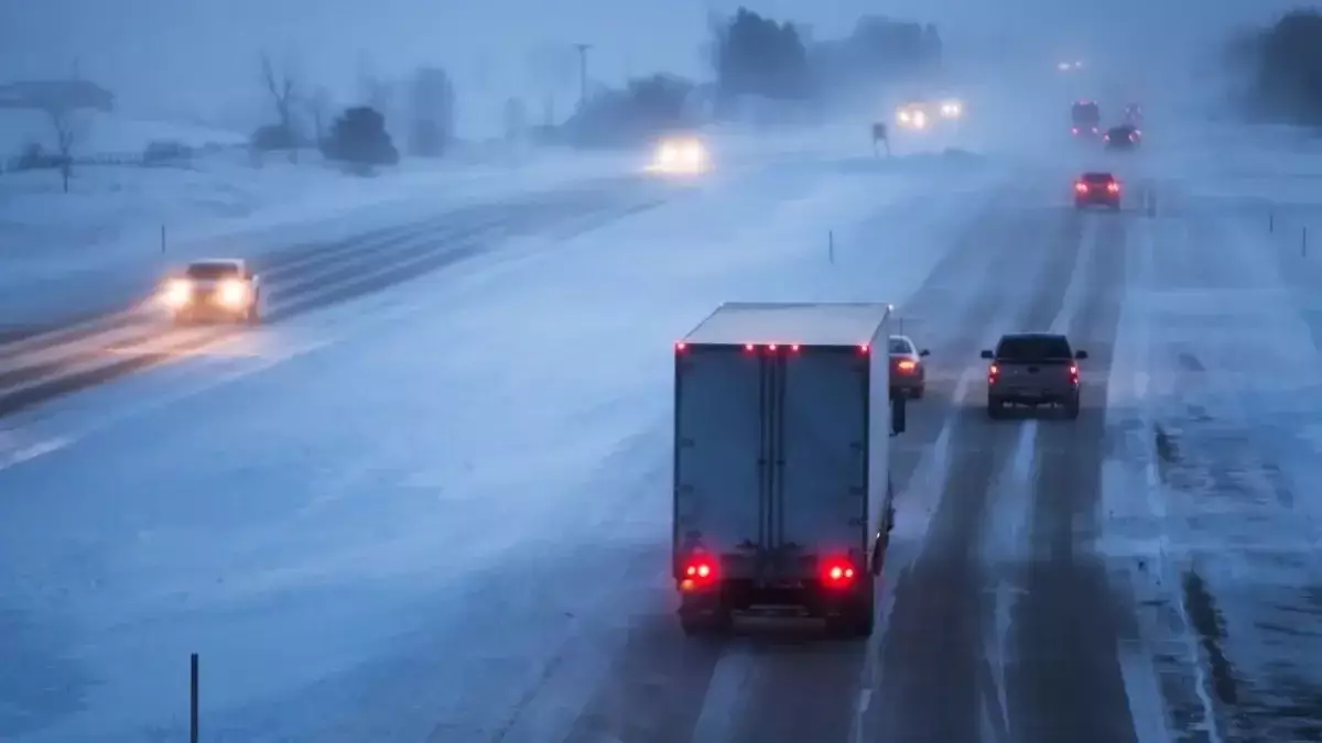 Қазақстанның бірқатар өңірінде ауа райына байланысты тасжолдар жабылды
