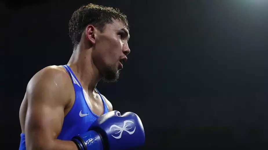 Серик Темиржанов победил профи-боксера с 14-0 на ЧМ-2025 от IBA 