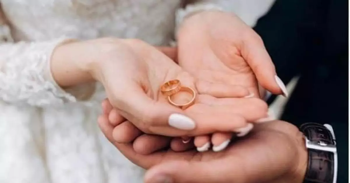  Қазақстандық танымал актер бір уақытта екі әйелмен некеде болғанын растады 