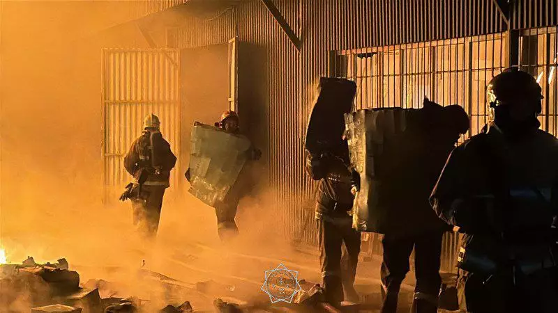 Крупный пожар на складе произошел в Алматы