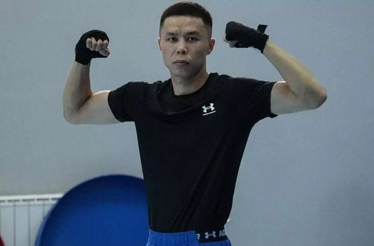 Сакен Бибосынов стартовал с победы на чемпионате мира по боксу