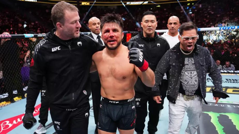 Легенда UFC завершил карьеру после четвёртого поражения подряд