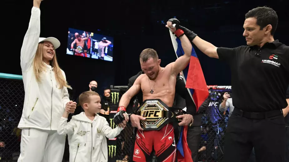 Пётр Ян вернулся на трон: победил Двалишвили и вновь завоевал пояс UFC