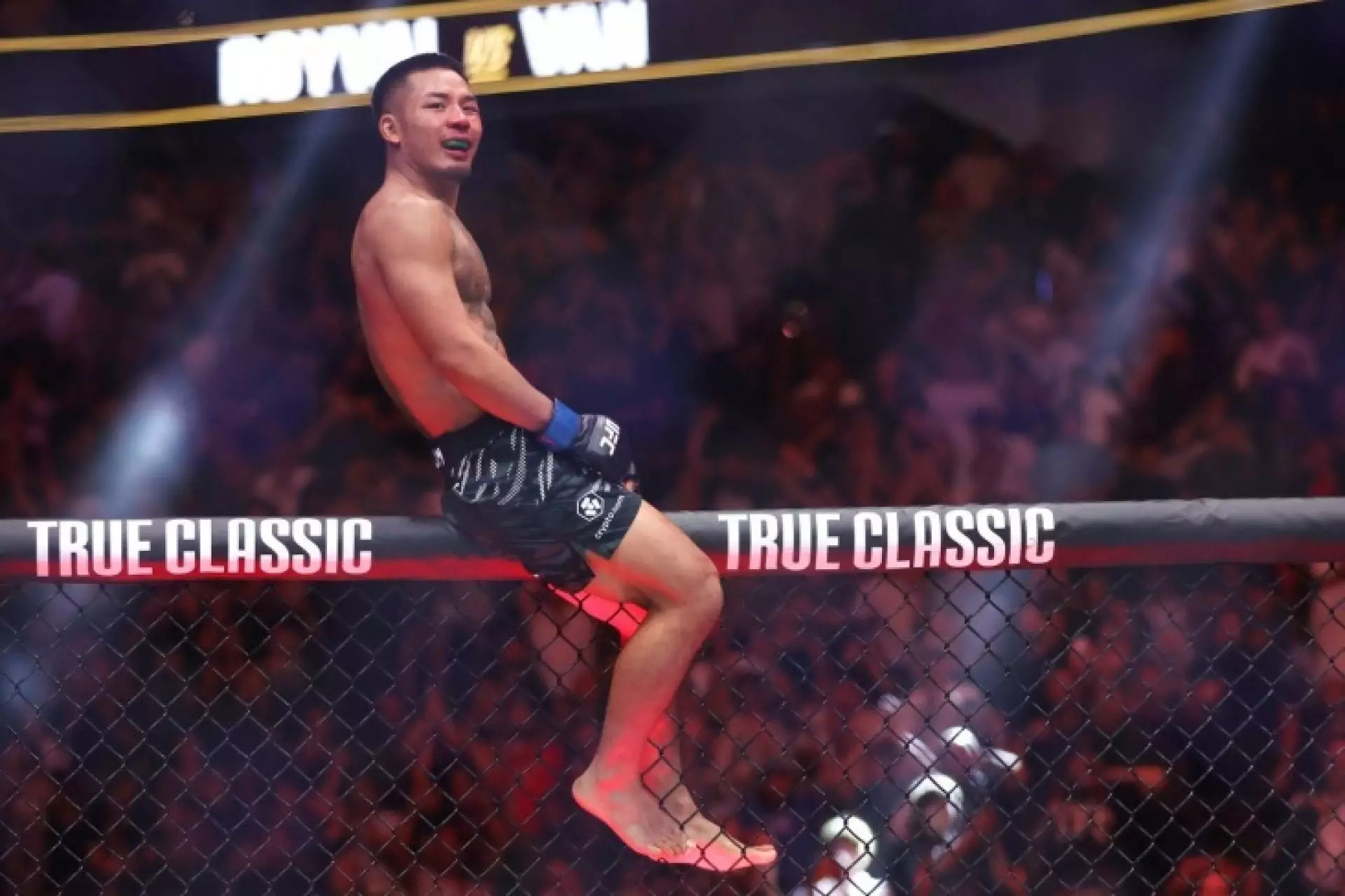 Жуткая травма на первой минуте решила судьбу чемпиона UFC