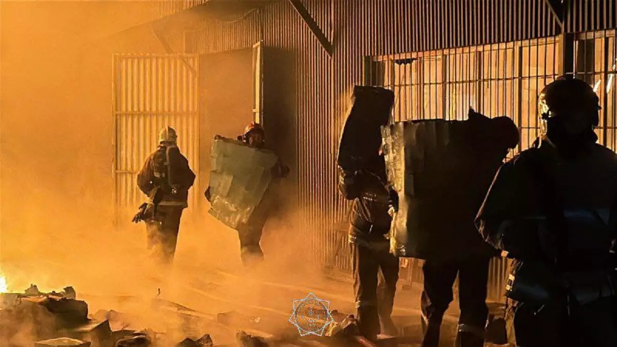 Алматыда қойма өртенді