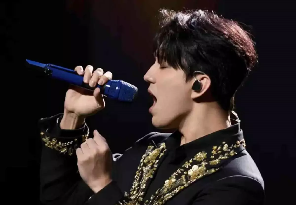 Димаш Құдайберген туралы кітап жарыққа шықты