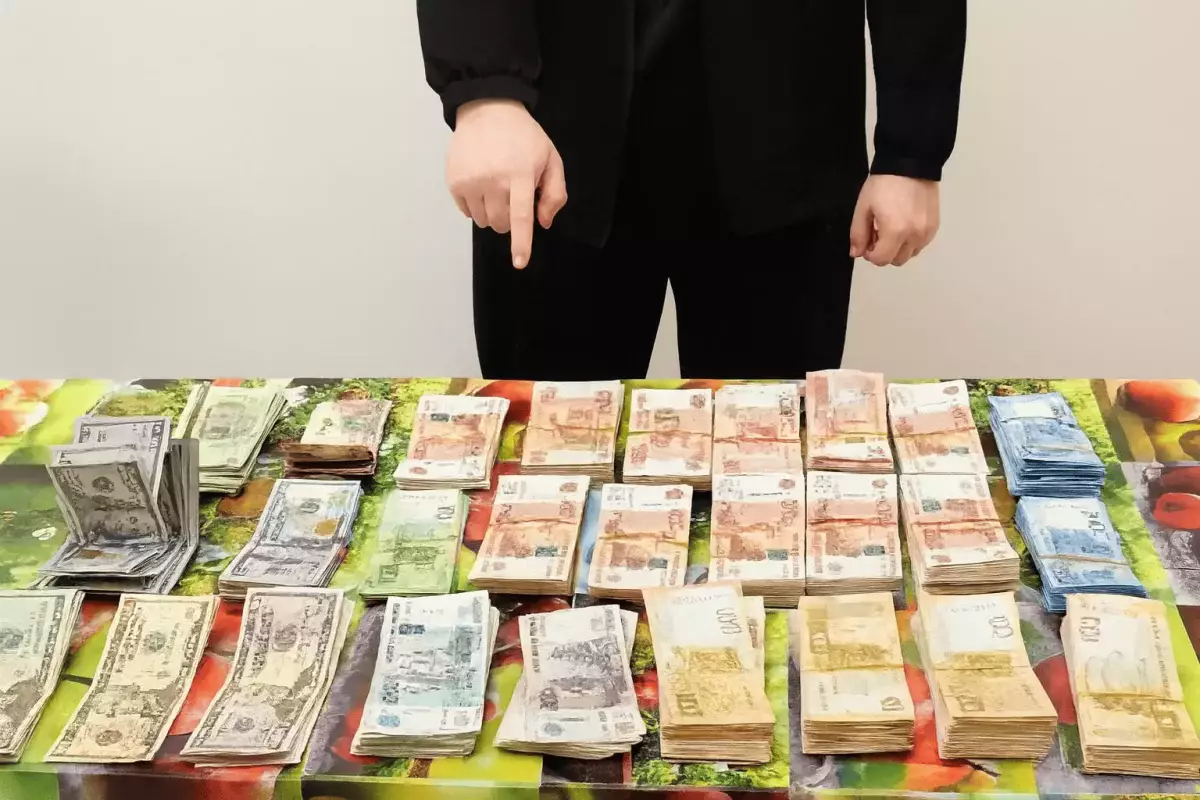 Житель Узбекистана пытался ввезти в Казахстан почти 1 млрд сумов