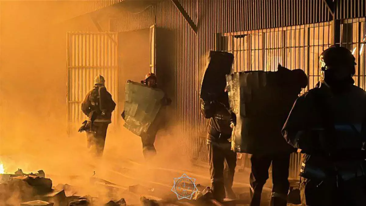 Алматыда ірі қоймадан өрт шықты