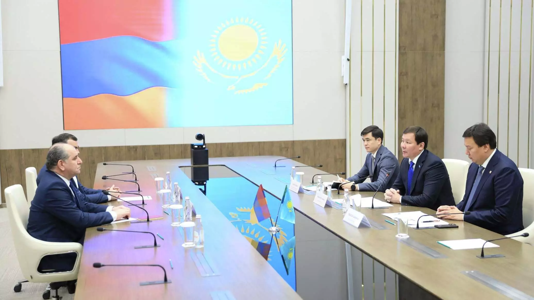 Посол Армении в Казахстане обсудил с акимом Актюбинской области активизацию торговли.