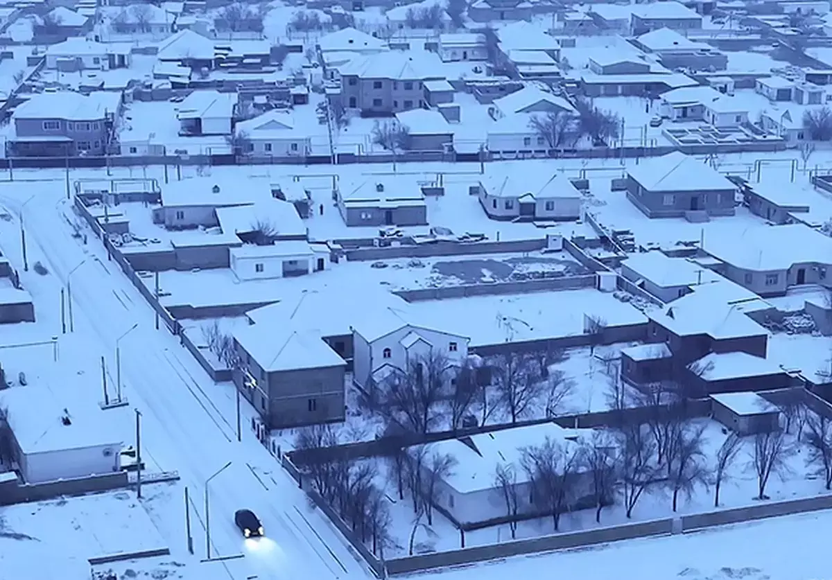 Первый снег в Мангистау: жители сёл проснулись под белым покрывалом - новости на Lada.kz 07.12.2025