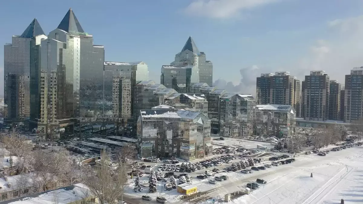 Ескерту жарияланды: Алматыда қалың қар жауып, көктайғақ болады