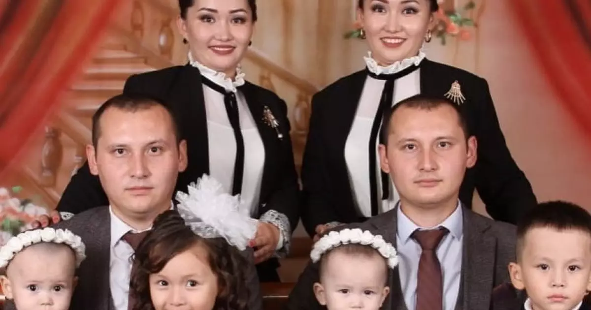  `Ерекше жандар`: Егіздерден құралған отбасы желі қолданушыларын тәнті етті (ФОТО) 