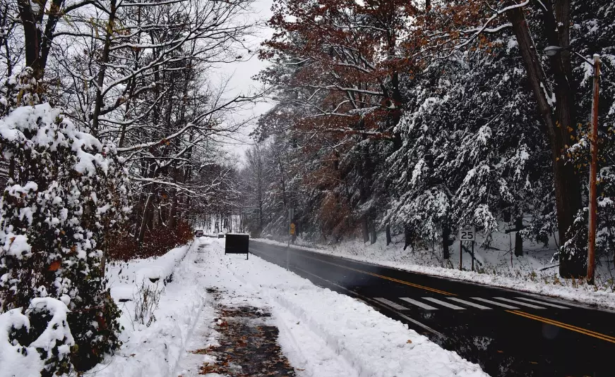 Движение ограничили из-за непогоды на трассе в двух областях Казахстана