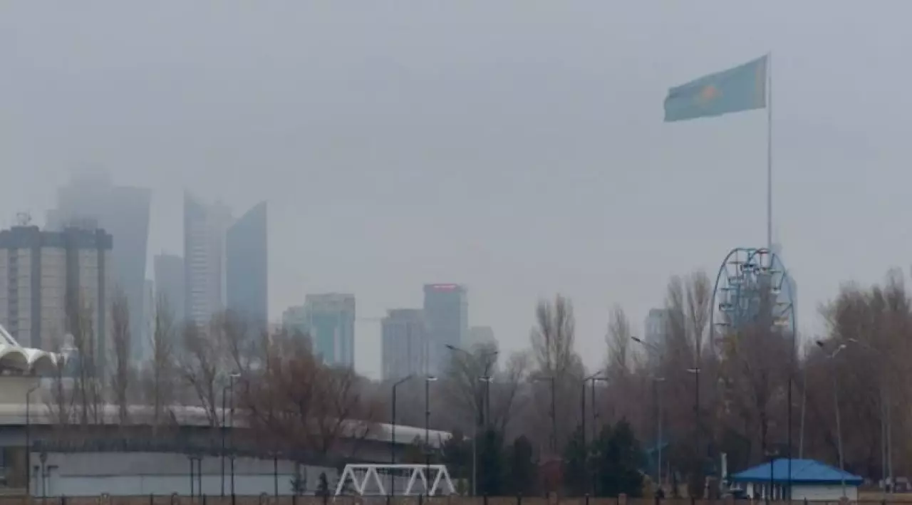 Штормовое предупреждение объявили на большей части Казахстана