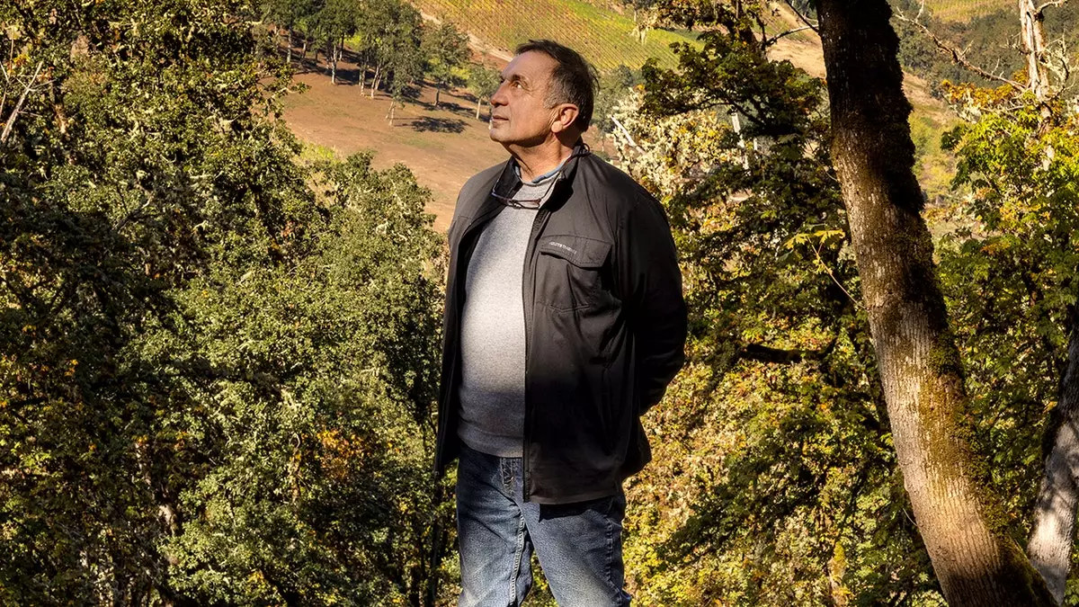 Иранский беженец создал в США всемирно известную винодельню, основанную на наследии и принципах здоровья.