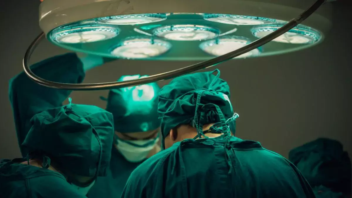 Төсін кішірейтпек болған: пластикалық ота жасаған әйел аурухана төсегінді көз жұмды