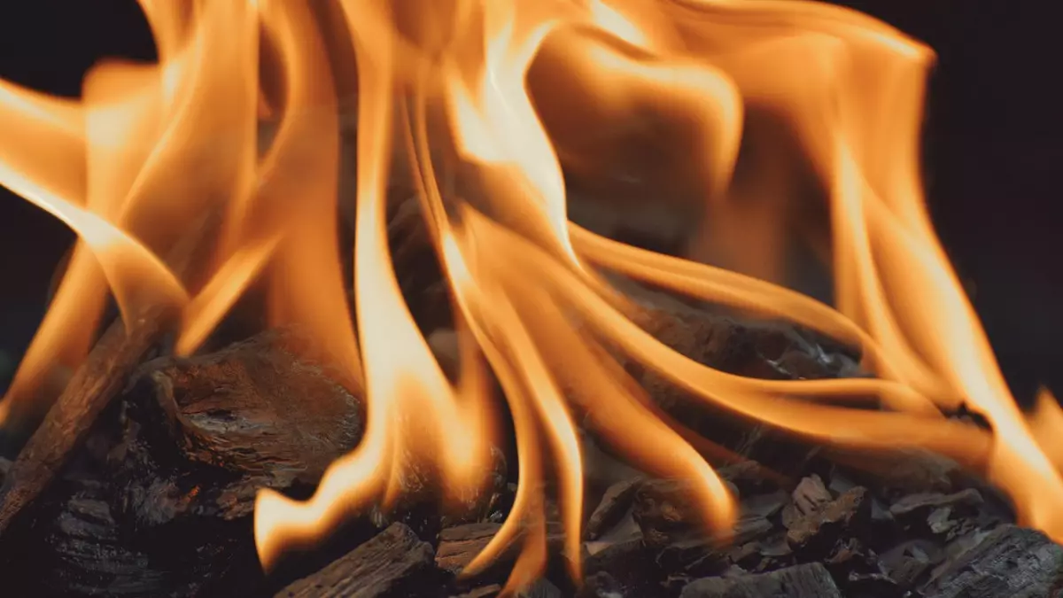 Астанада бес қабатты тұрғын үйден өрт шығып, 11 жастағы бала көз жұмды