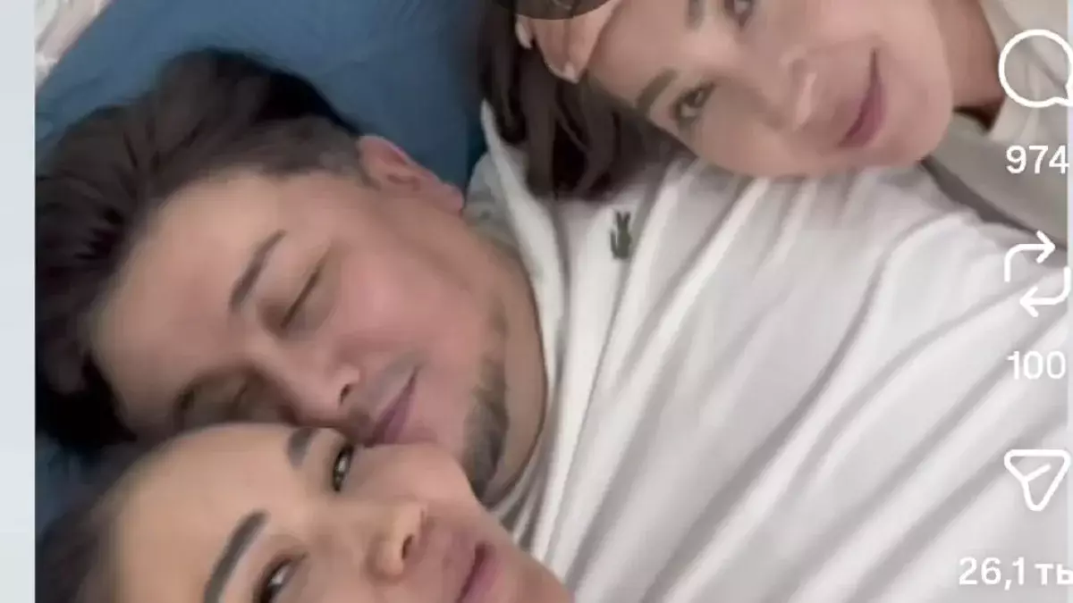 «Арсыздық»: Бәйбішесі мен тоқалының ортасында жатқан ер адамның видеосы көптің ашуын туғызды (ВИДЕО)