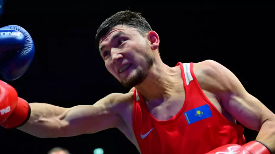 Ертуган Зейнуллинов оформил нокдауны сопернику и победил на старте ЧМ-2025