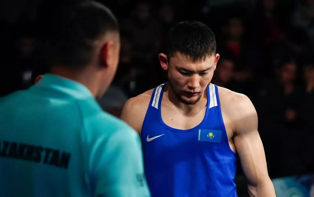 Үш нокдаун, толық басымдық: Ертуған Зейнуллинов келесі кезеңге шықты (ВИДЕО)