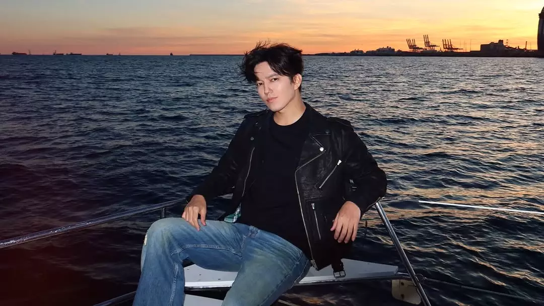 «Шексіз музыка»: Димаштың бұрын жарияланбаған кадрлары алғаш рет кітапқа енді!