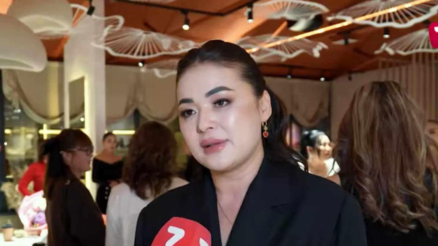 «Сіз менің әкемсіз ғой»: Мөлдір Мұқанова Тұрсынбек Қабатов пен қыздарының арасындағы әңгімені ашып айтты