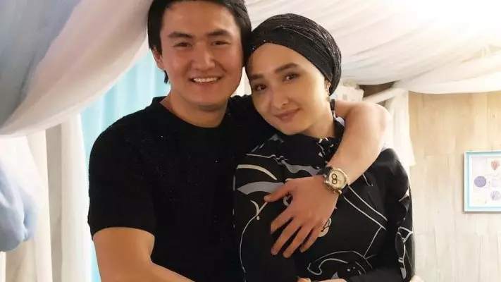 «Бір сәт өмірімізді өзгертті»: Төреғали Төреәлінің әйелі жүрекжарды жазба жариялады