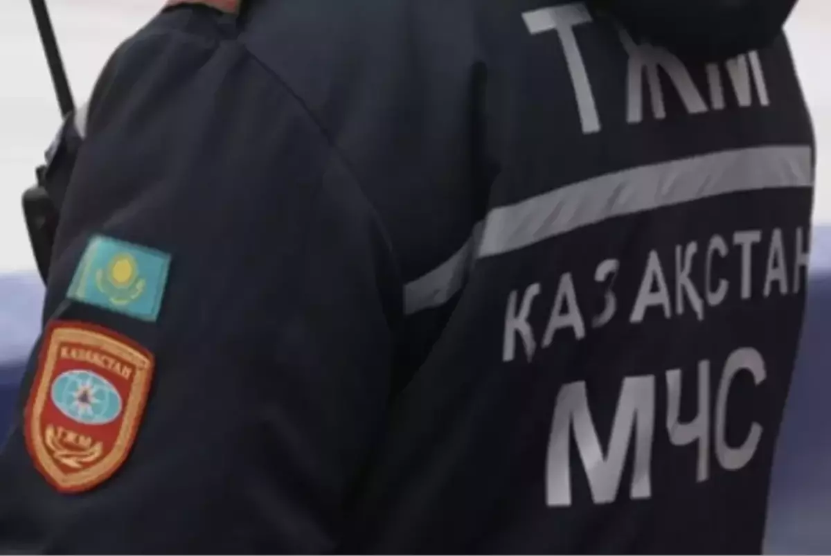 Спасатели эвакуировали 53 человека на трассе в Актюбинской области