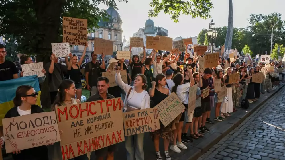 “Спокойная революция“, Ермак и Зеленский. Скандал в Украине и как он повлияет на переговоры