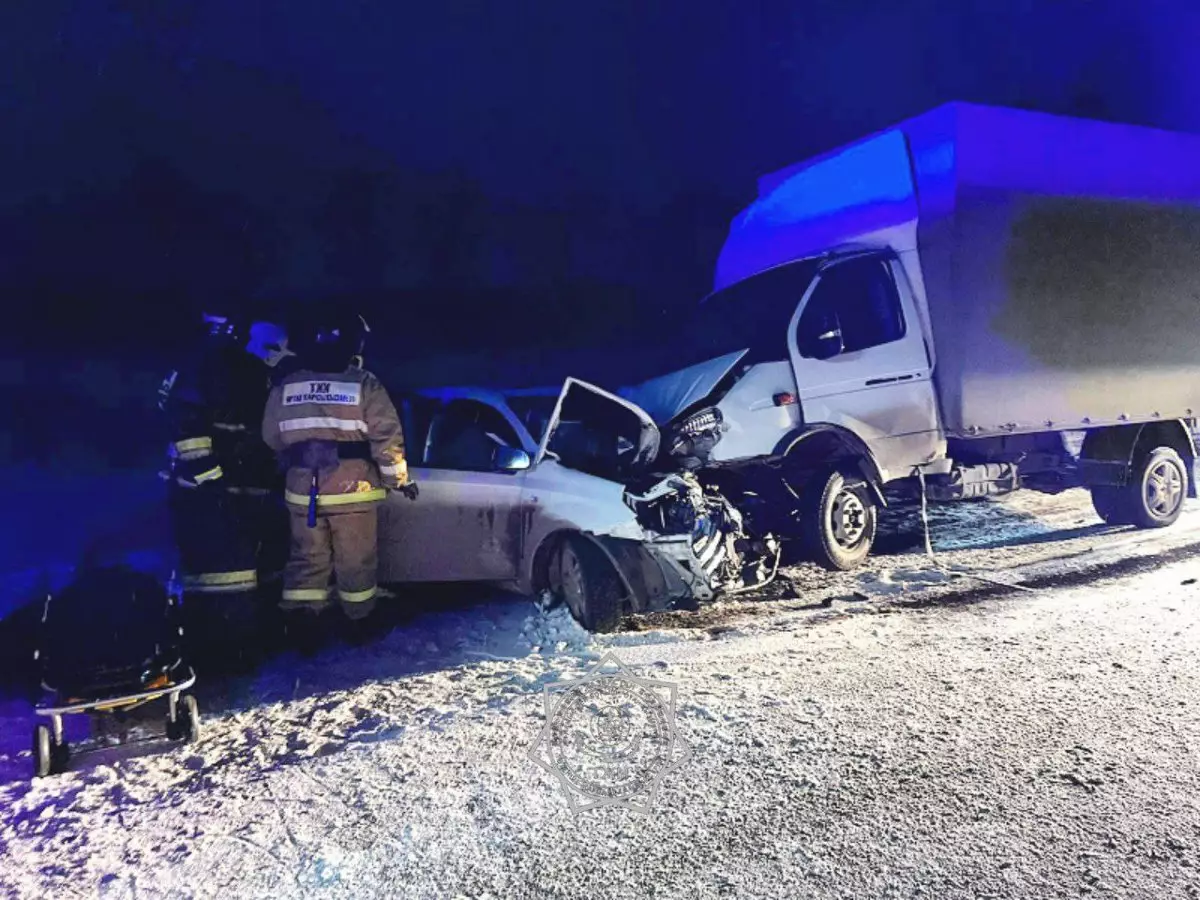 Женщину зажало в деформированном авто в Акмолинской области