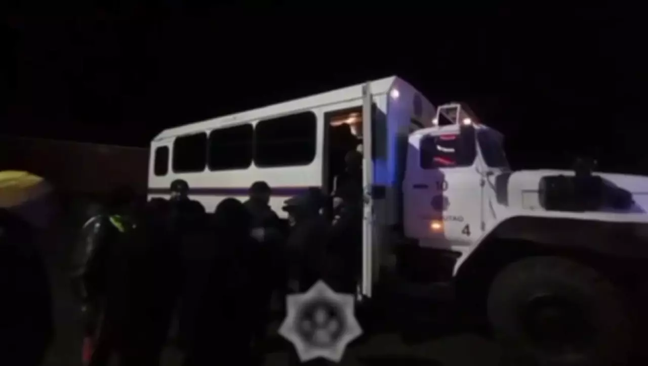 Более 50 человек эвакуировали с трассы в Актюбинской области